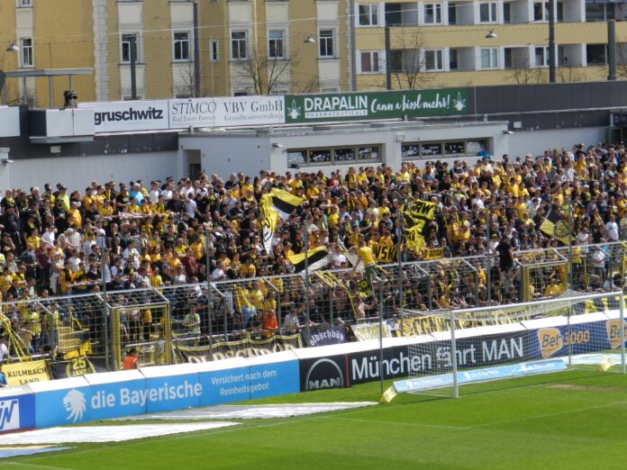 Fans der SpVgg Bayreuth im GWS 22/23
