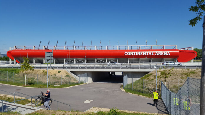 Stadion Regensburg, Heimspielstätte SSV Jahn