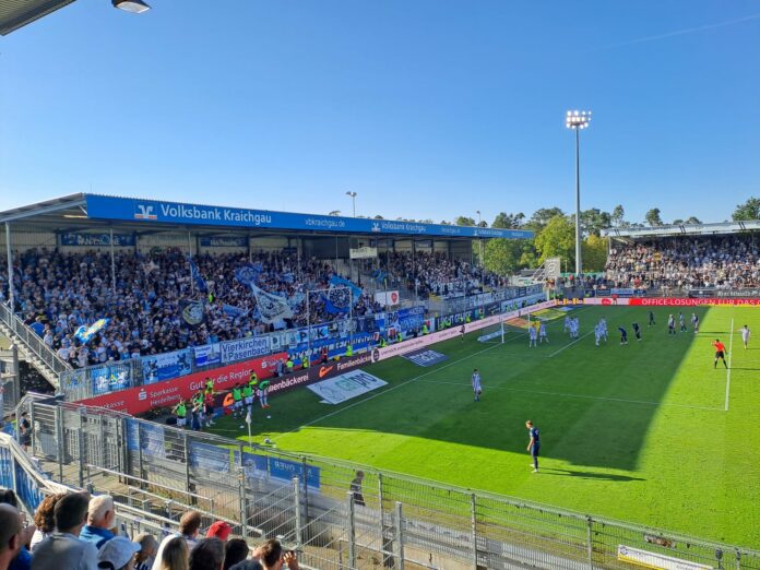 Hintertortribüne in Sandhausen.