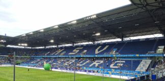 MSV Duisburg Schriftzug auf der Tribüne des Wedaustadions.