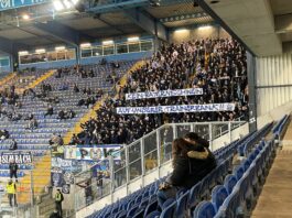 Löwenfans im Auswärtsblock in Bielefeld