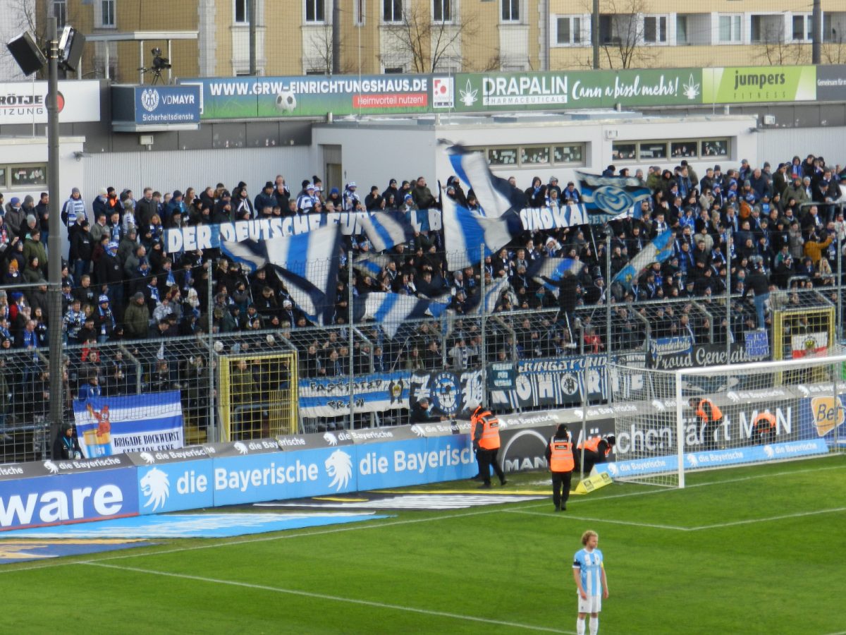 Fanion De Football MSV Duisburg (Meidericher SV) - Rare - 2ème Bundesliga - Occasion