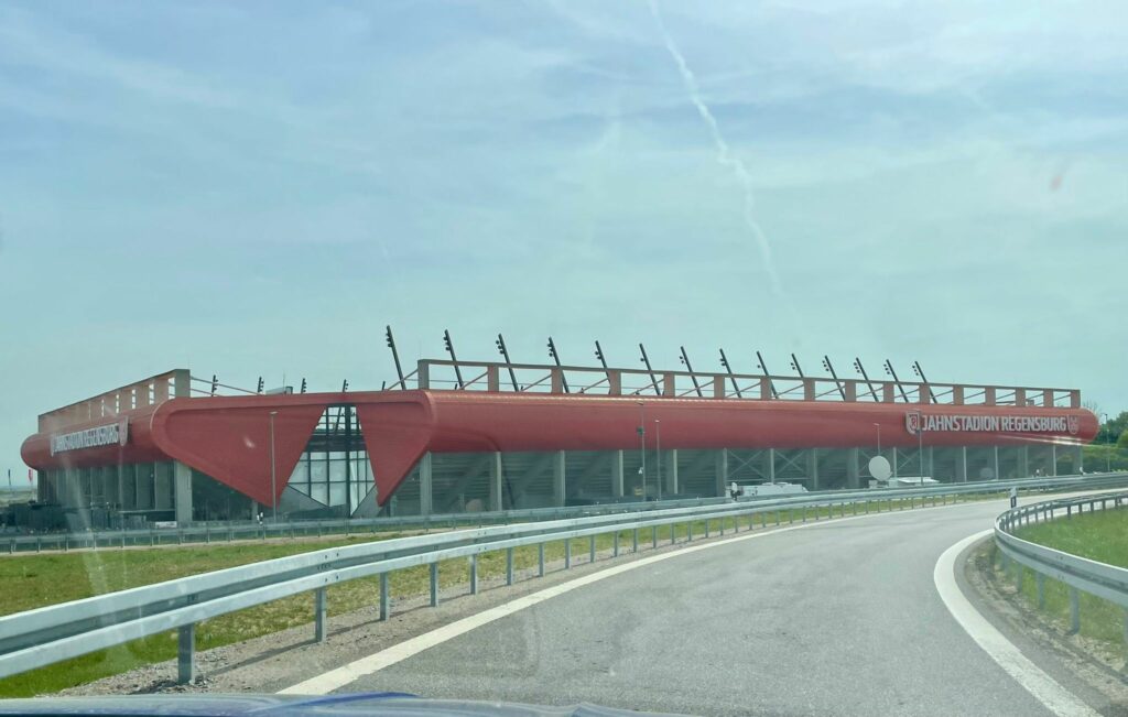 Bahnstation Regensburg von außen