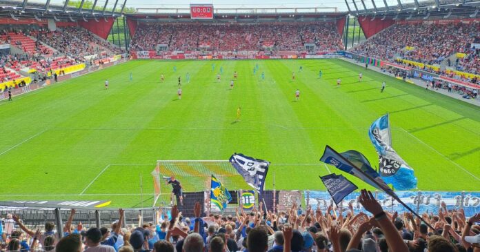 Löwen stoßen Regensburg vom Thron
