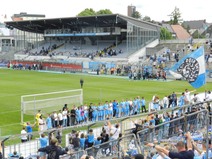 TSV 1860 Arminia Bielefeld 20240518 (115) Kompletter Kader vor der Westkurve - Verabschiedung Steinhart