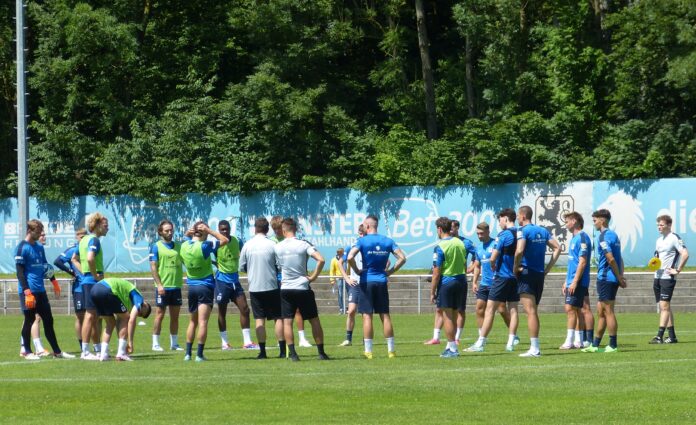 Mannschaft am Trainingsplatz