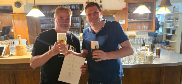 Christian Poschet Christian Kagermaier Wirt Drei Mühlen Alter Wirt Ramersdorf Trikotsponsor TSV 1860 München E.V. Herren Hauptsponsor