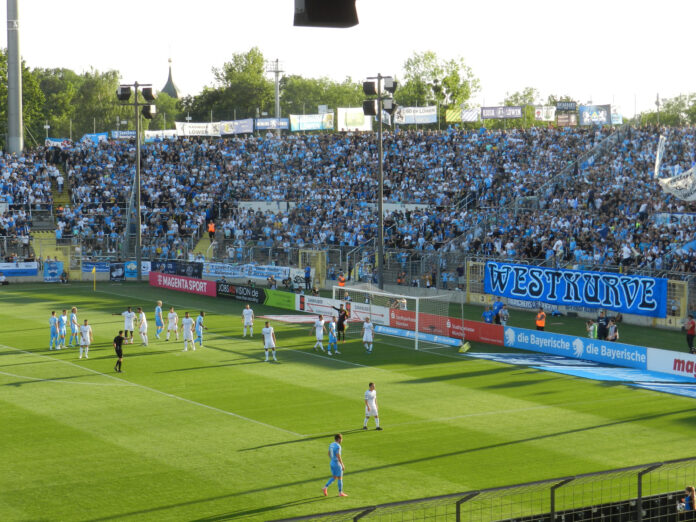 Westkurve Erfolglose Umstellungen - Löwen verlieren mit 0:1