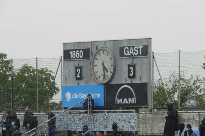 Endstand TSV 1860 München Dynamo Dresden 2 3 14 09 2024 Anzeigetafel Grünwalder Stadion Endstand TSV 1860 München Dynamo Dresden 2 3 14 09 2024 Anzeigetafel Grünwalder Stadion