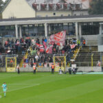 Gegnervorstellung 25/26 Teil 2: Sportverein Wehen 1926-Taunusstein e.V. Wehen im Gästeblock des GWS 24/25