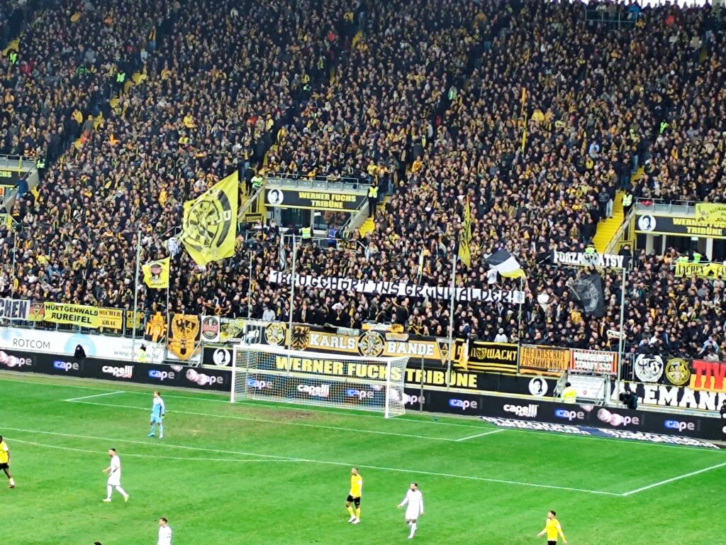 Spruchband zum GWS der KBU in Aachen