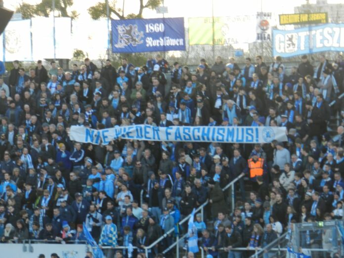 TSV 1860 VfB Stuttgart II Bildergalerie (36) TSV 1860 VfB Stuttgart II Bildergalerie (36) Spruchband Nie wieder Faschismus