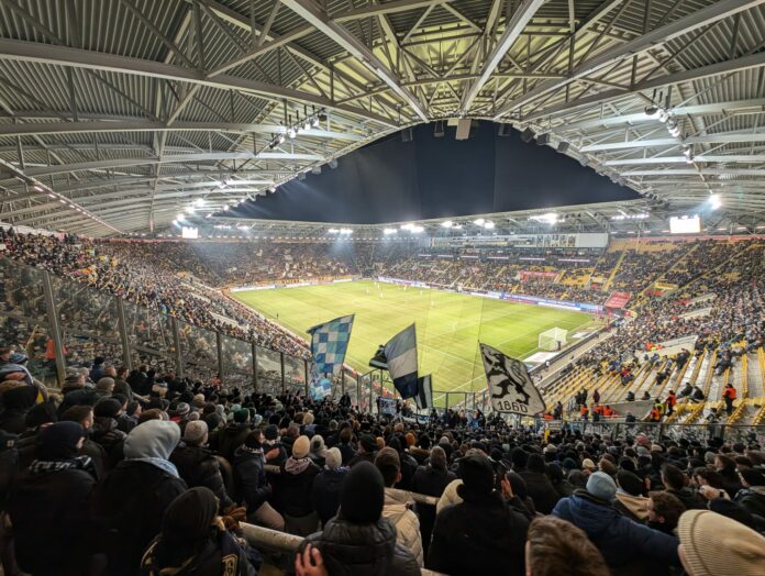Dynamo Dresden TSV 1860 München Blick Aus Dem Gästeblock