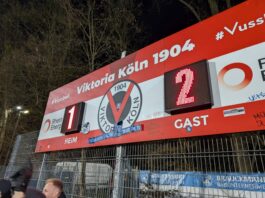 Anzeigetafel in Köln 25/26