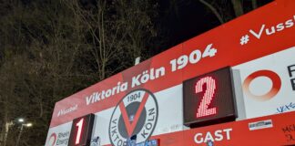 Anzeigetafel in Köln 25/26