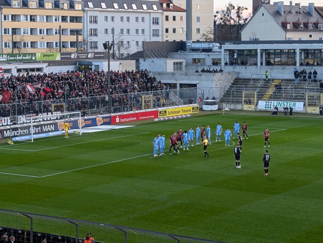 TSV 1860 FC Ingolstadt 04 20250208 (30) Verstärkung für die Innenverteidigung: Kommt Jonas Scholz aus Holland zu den Löwen?