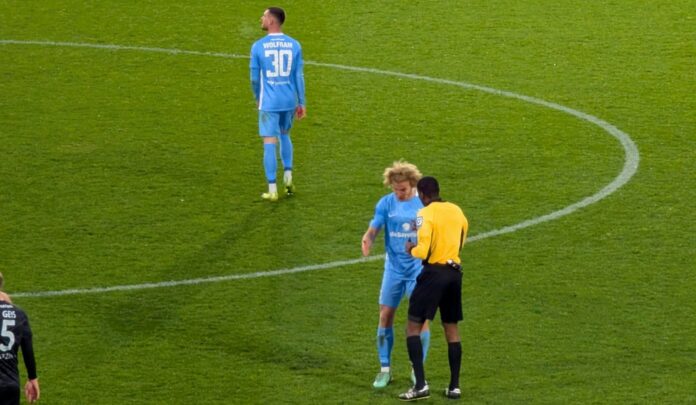 Platzverweis Maximilian Wolfram TSV 1860 München SpVgg Unterhaching Platzverweis Maximilian Wolfram TSV 1860 München SpVgg Unterhaching