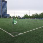 Kunstrasenplatz Hanzas Vidusskolas Laukums In Riga Mit Logo Des FK Metta