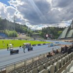 Groundhopping Finnland: FC Lahti – KäPa Groundhopping Finnland FC Lahti KäPa Skisprungschanze Blick Auf Spielfeld Von Der Haupttribüne