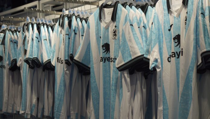 Heimtrikots TSV 1860 München Saison 2025 26 Symbolbild Wunschaufstellungen