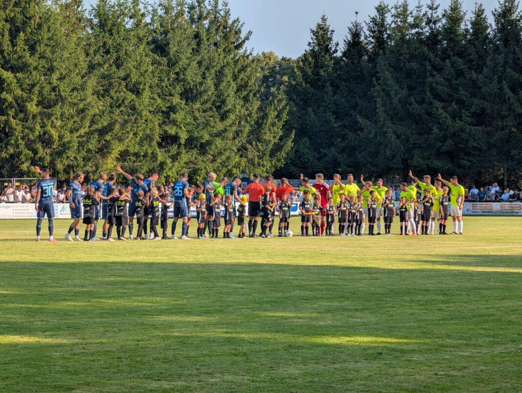 TSV Geiselbullach TSV 1860 München Einlauf Der Mannschaften TSV Geiselbullach TSV 1860 München Einlauf Der Mannschaften