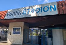 Gegnervorstellung 26/27: Fußballverein Illertissen 1921 e. V. Illertissen Stadioneingang